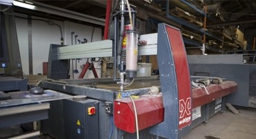 Water jet cutter